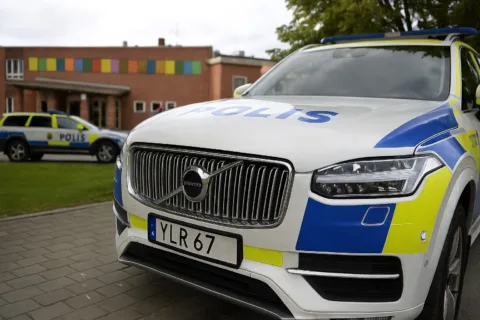 Ung person med kniv greps på skola i Håbo