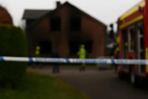 Man död efter villabrand