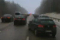 Nio bilar i krock på riksväg 45