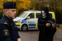 Polisen varnar för leksaksvapen inför Halloween