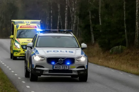 Skottskadad man hittad i skog