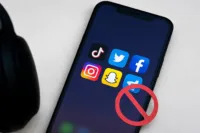 Regeringen utreder åldersgräns för sociala medier