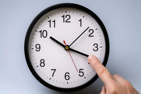 ställa om klockan 2025