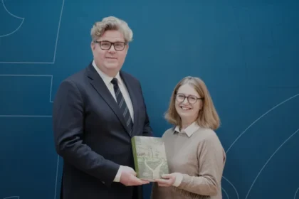 Justitieminister Gunnar Strömmer och utredare